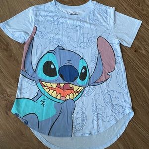 💸$7 bundled- 3 for$21 SALE💸 
Stitch Character Blue T-shirt - Medium